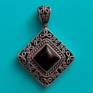 VINTAGE Elegant Black Onyx and Sterling Silver Pendant